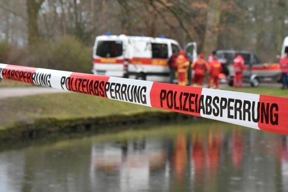 Leiche von 24-Jährigem aus Kanal geborgen! Polizei geht von Unglück aus