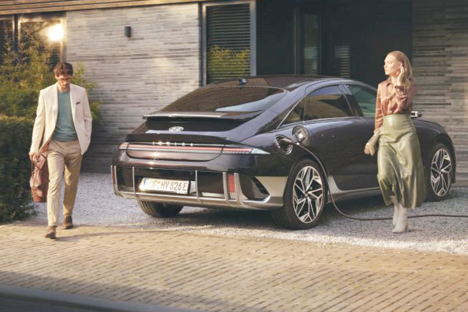 Der brandneue HYUNDAI IONIQ 6 ist super ausgestattet und mega effizient.
