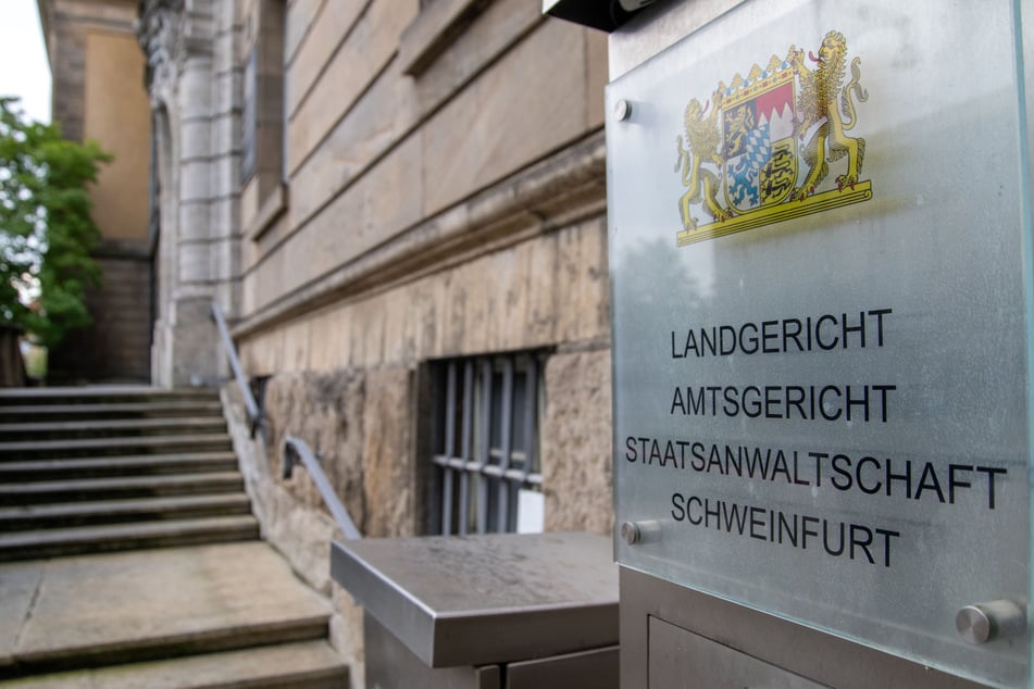 Baby geschüttelt: Schädel-Hirn-Trauma und Not-OP! Vater verurteilt