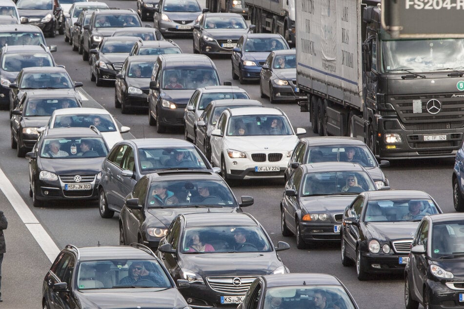 In Fahrtrichtung Frankfurt hat sich bei Rohrbrunn ein mehrere Kilometer langer Stau gebildet.