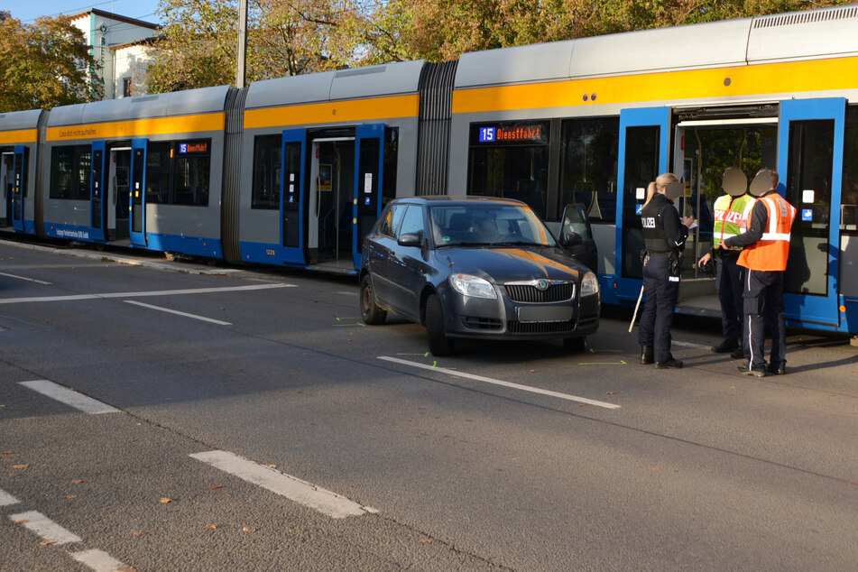 Unfall auf der Prager Straße: Autofahrer übersieht beim Abbiegen Tram