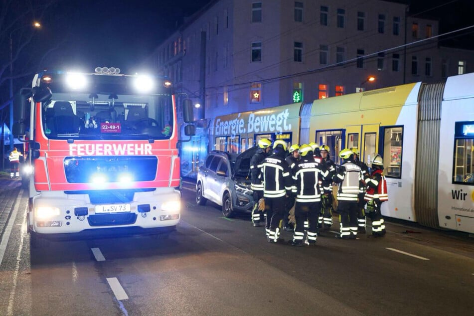 Die Feuerwehr half an der Unfallstelle.