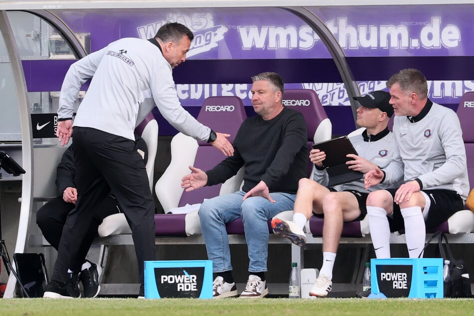 Mut und Zuversicht wollen Trainer Christoph Dabrowski (47, l.) und Sportchef Michael Tarnat (56) ausstrahlen.