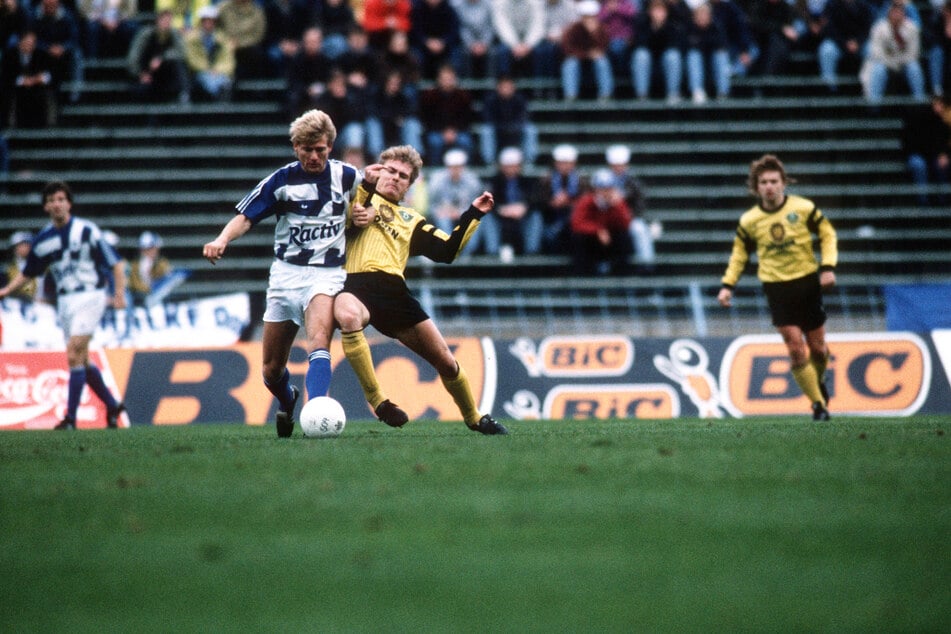 Als Dynamo Dresden 1991 das letzte Mal bei Schalke 04 traf, trug Ralf Hauptmann (57, M.) noch das Dress der SGD. Gelingt es dem Team um Sohn Niklas heute, die Serie zu brechen?