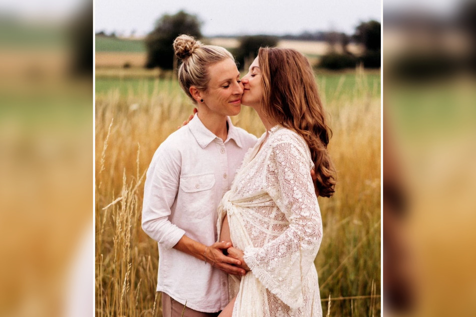 Svenja Huth (32, l.) und Ehefrau Laura wurden im September zum ersten Mal Eltern.