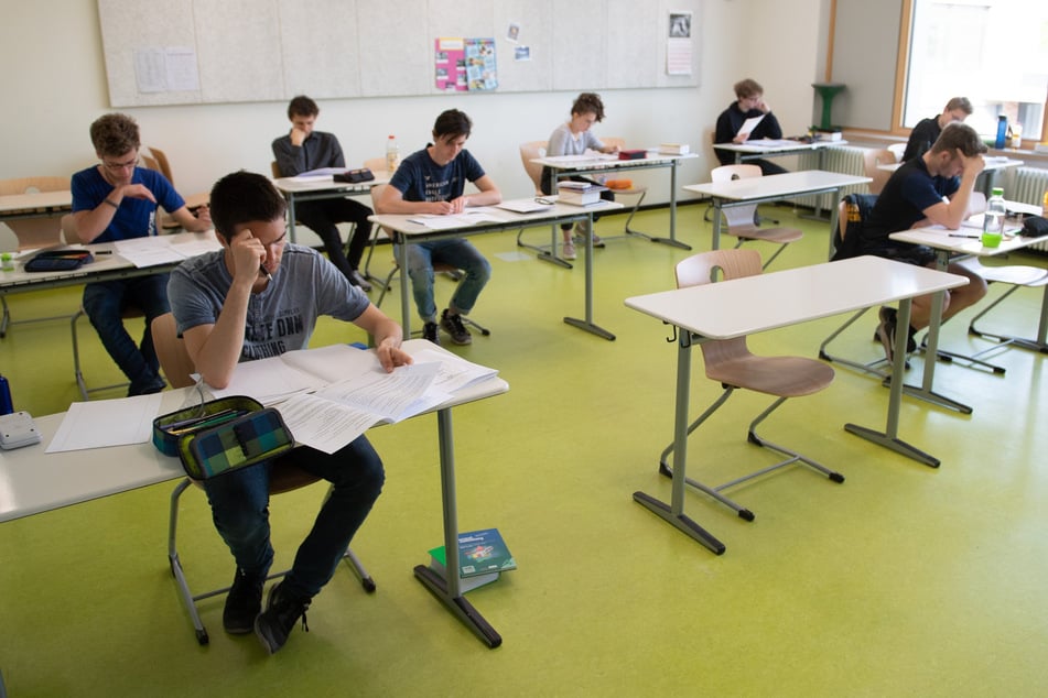 Über mehrere Stunden hinweg müssen die Schüler und Schülerinnen der Abschlussklassen in den kommenden Wochen höchste Konzentration aufrechterhalten. Doch was kommt nach der letzten Abi-Prüfung? (Archivfoto)