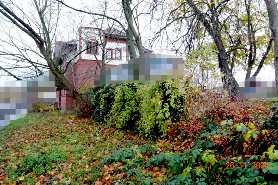 Das Leipziger Amtsgericht veröffentlichte diese Bilder aus dem Jahr 2024 nun samt Gutachten auf einer Seite für Zwangsversteigerungen des Landes Sachsen. Am 7. Mai soll die Immobilie unter den Hammer kommen.