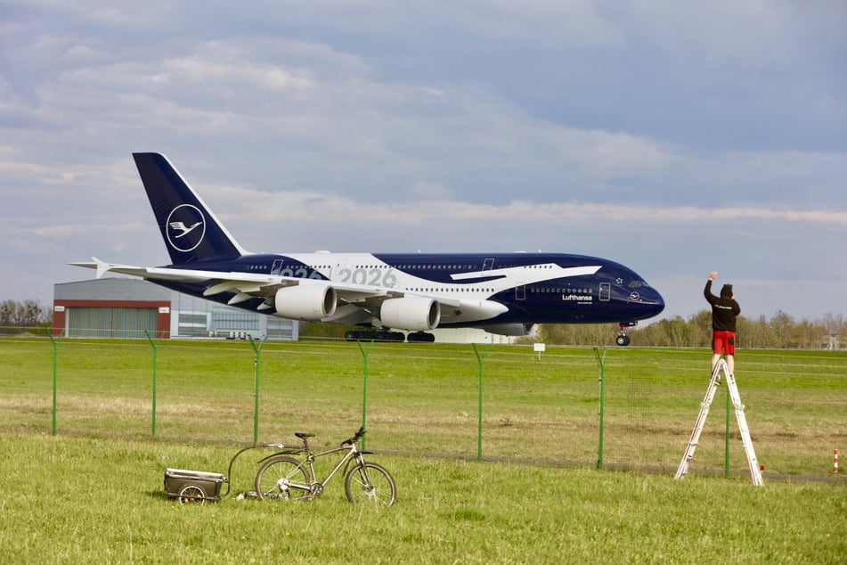 Mit neuer Business-Class machte sich der Jubiläums-A380 der Lufthansa am Mittwochabend auf den Rückweg nach München. (Archivbild)