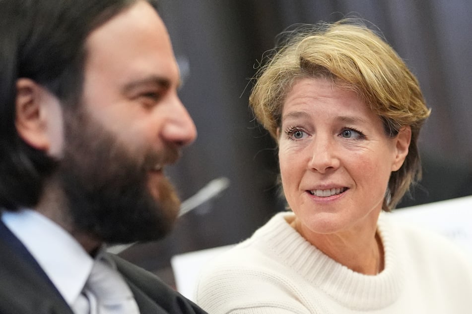 Christina Block im Gespräch mit ihrem Anwalt Ingo Bott (42).