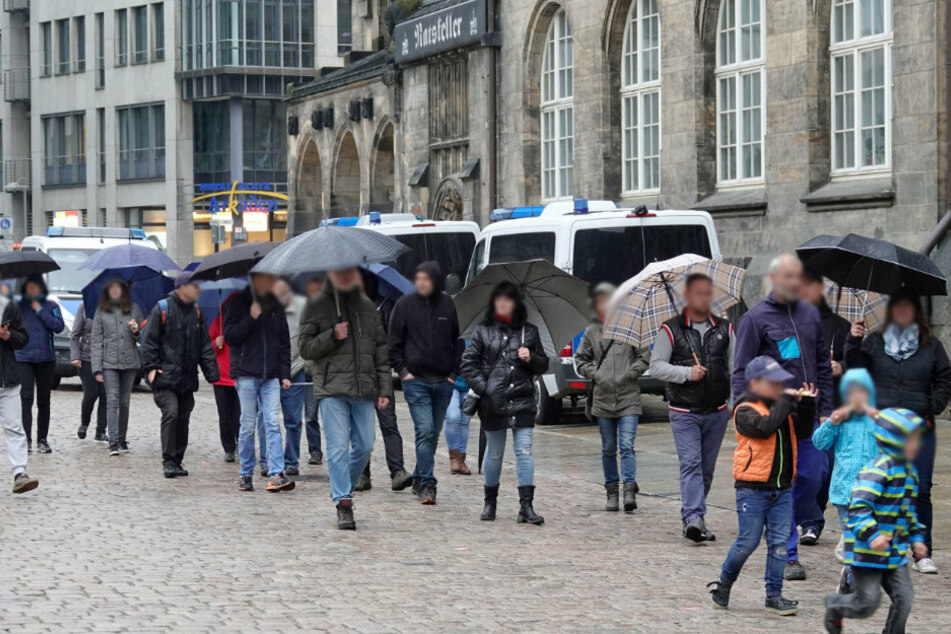 In Chemnitz nahmen etwa 100 Personen an dem Spaziergang teil.