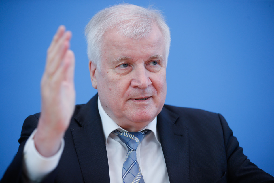 Bundesinnenminister Horst Seehofer (CSU) hat sich für eine Verlängerung der Sonderregelung zur Einreise von Saisonarbeitern für die Landwirtschaft ausgesprochen.