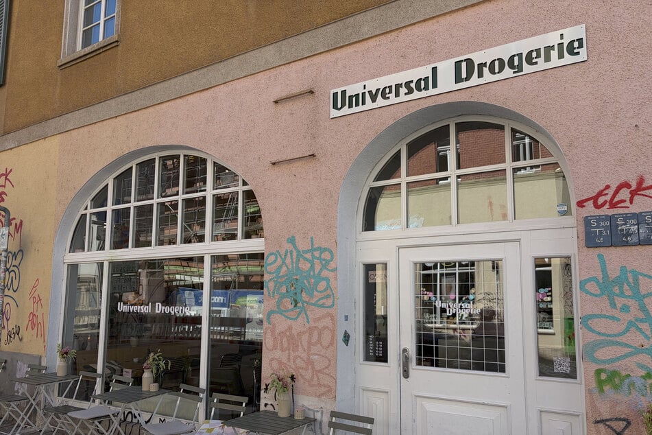 In der Universal Drogerie treffen Café, Keramikwerkstatt und kulturelle Veranstaltungen aufeinander.