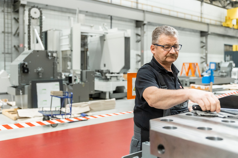 Dank des guten Arbeitsklimas und den attraktiven Jobvorteilen sind viele Mitarbeiter super glücklich bei der Starrag GmbH.