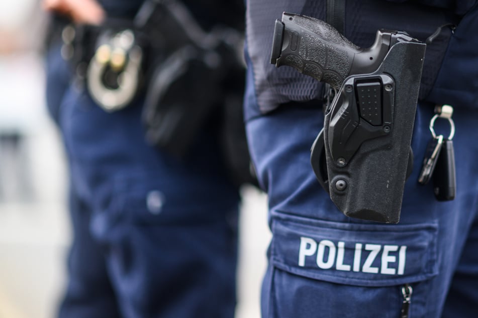 Polizei schießt auf Messer-Mann, doch die Gefahr ist nicht gebannt