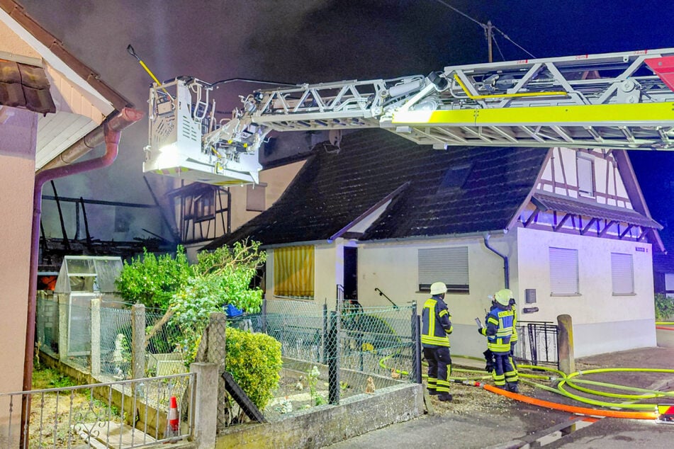 Drei Wohngebäude sollen jetzt unbewohnbar sein.
