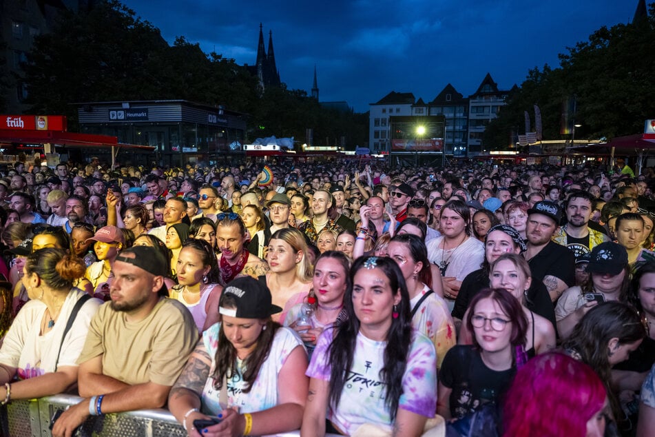 Bewegungsfreiheit sieht anders aus: Tausende Tokio-Hotel-Fans harrten trotz wenig Platz aus, um ihre Idole live zu erleben.