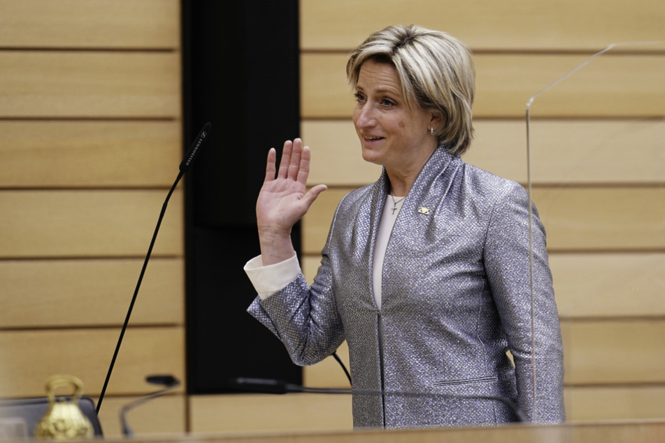 Wirtschaftsministerin Nicole Hoffmeister-Kraut (48, CDU) schätzt, dass Baden-Württemberg zum Jahreswechsel das Vor-Corona-Niveau wieder erreicht haben könnte.