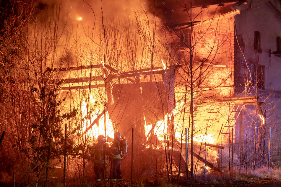 Der Anbau stand komplett in Flammen.