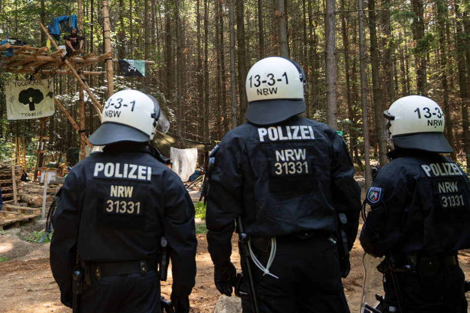 Polizisten wurden im Hambacher Forst mit Steinen beworfen. (Archivaufnahme)