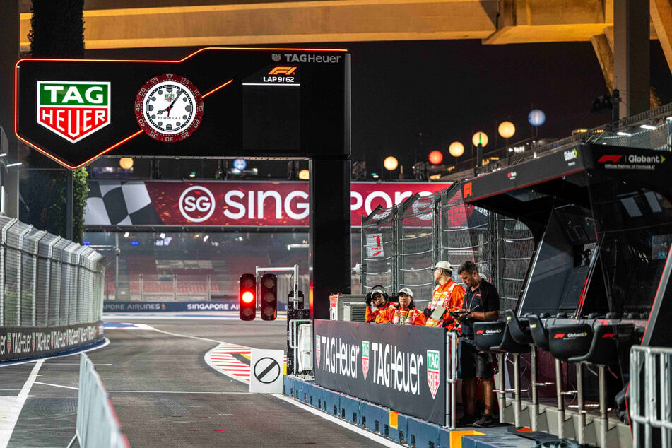 Große Aufregung in der Formel 1: Plötzlich klickten im Fahrerlager die Handschellen