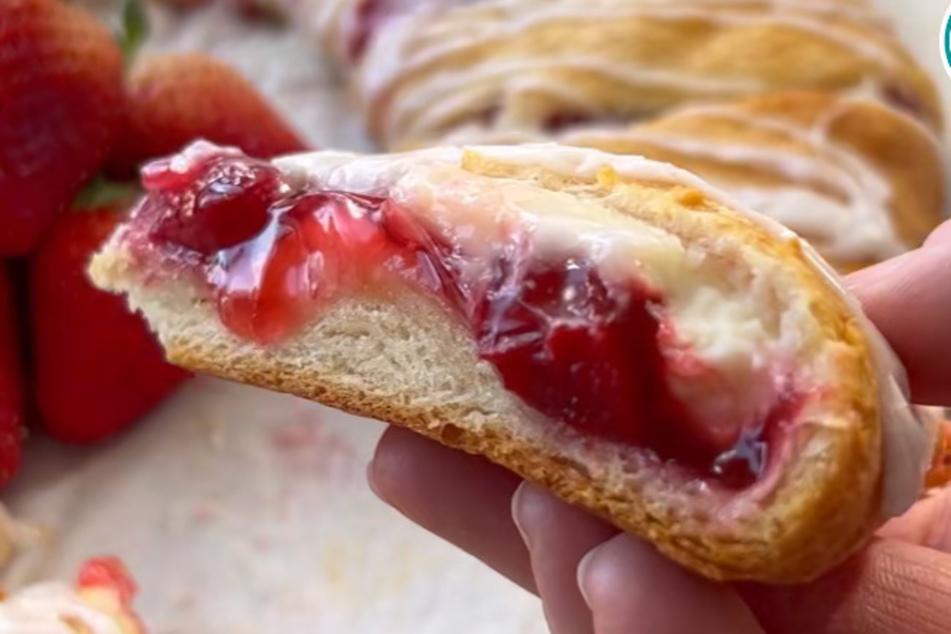 Looking for something sweet this Easter? Try TikToker @dancearoundthekitchen's recipe for a savory, strawberry rhubarb crescent ring.