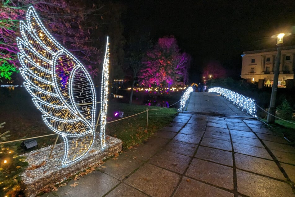 Der Rundgang ist ebenfalls weihnachtlich glitzernd beleuchtet.