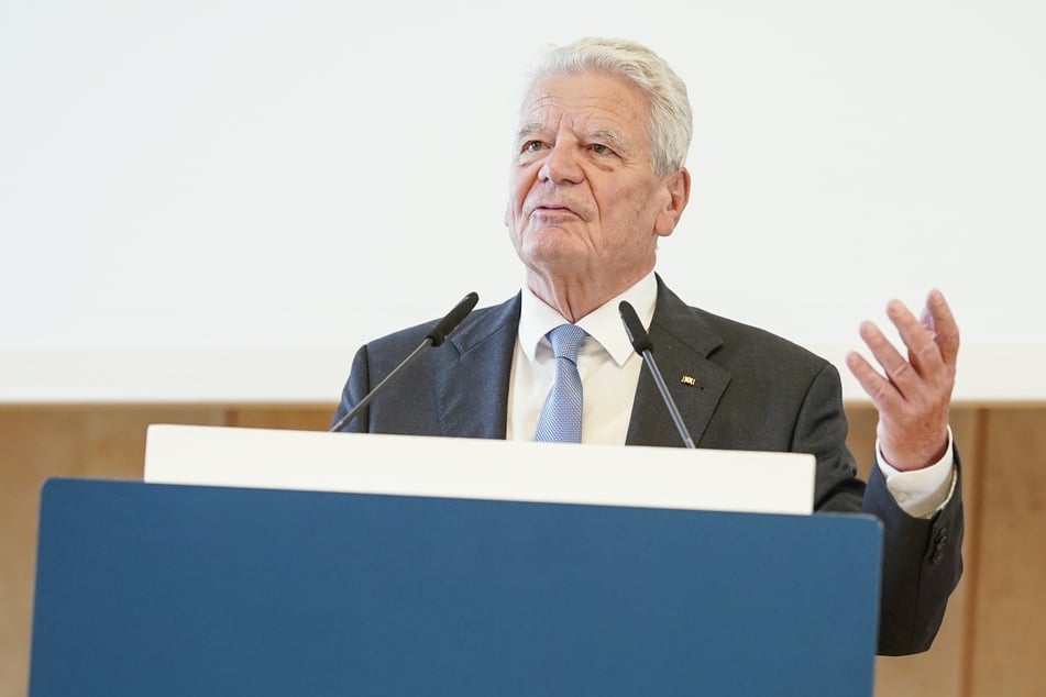 Gauck sagte, es gebe kein völkerrechtliches Verbot, ein überfallenes Opfer mit Waffen zu unterstützen. "Deshalb dürfen wir das tun. Und wir müssen es tun – mit allem, was uns zur Verfügung steht." (Archivbild)
