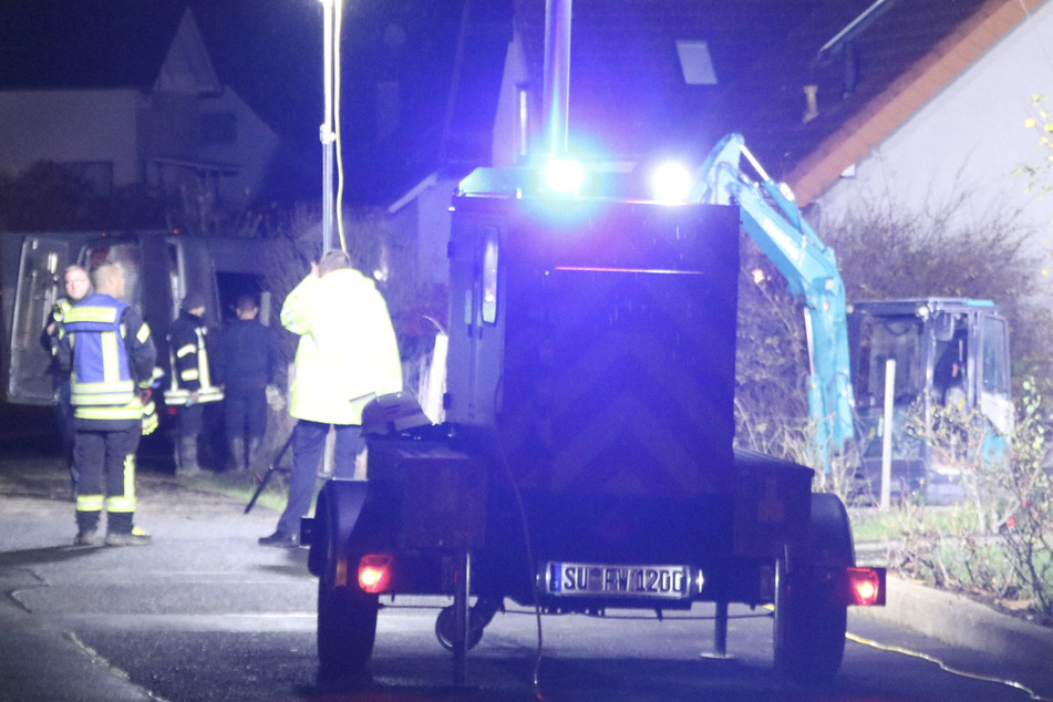 Rund 50 Einsatzkräfte hatten am Abend einen Bereich von 300 Metern um die Fundstelle in der Talstraße im Bezirk Aegidienberg evakuiert.