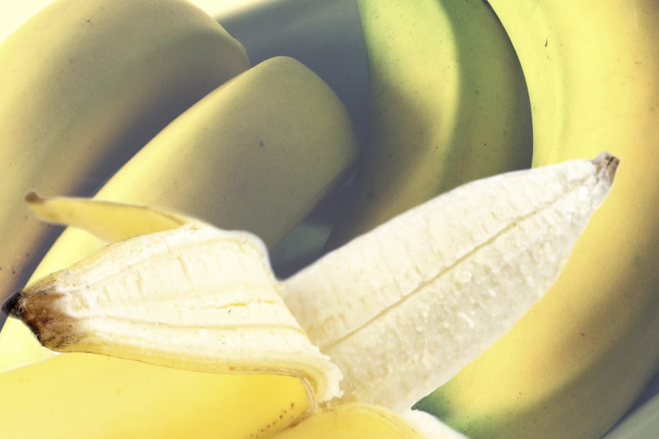 Ist es schädlich, wenn man das Schwarze am Bananenende mitisst?