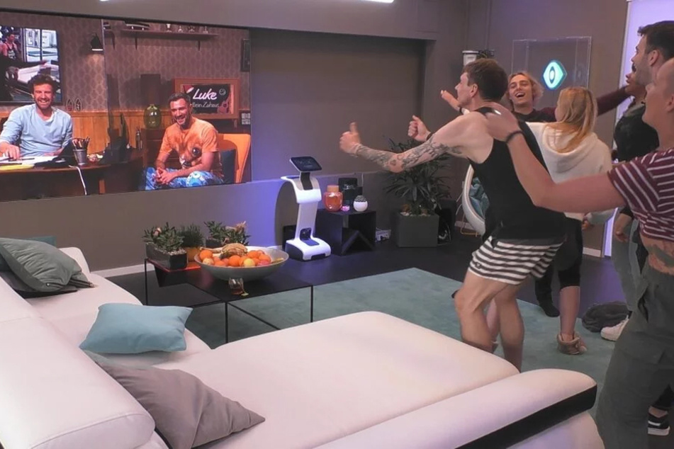 Luke Mockridge (31) war mit seiner Quarantäne-Show auch zu den Bewohnern im Haus zugeschaltet.