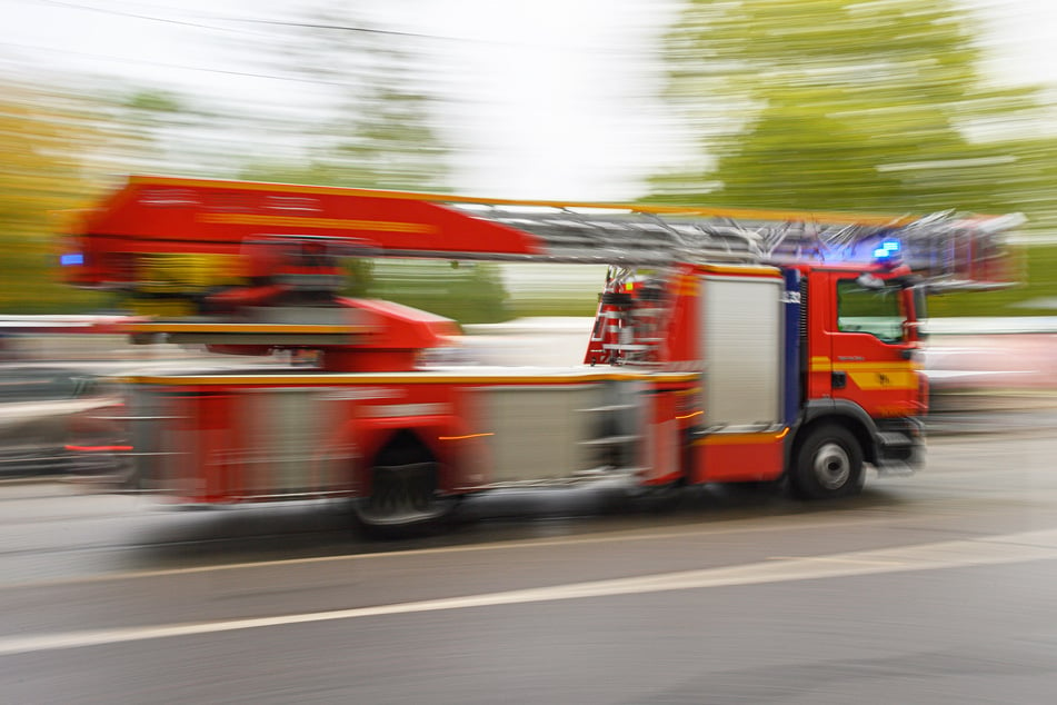 Einfamilienhaus in der Altmark abgebrannt: Feuerwehr findet zwei tote Personen