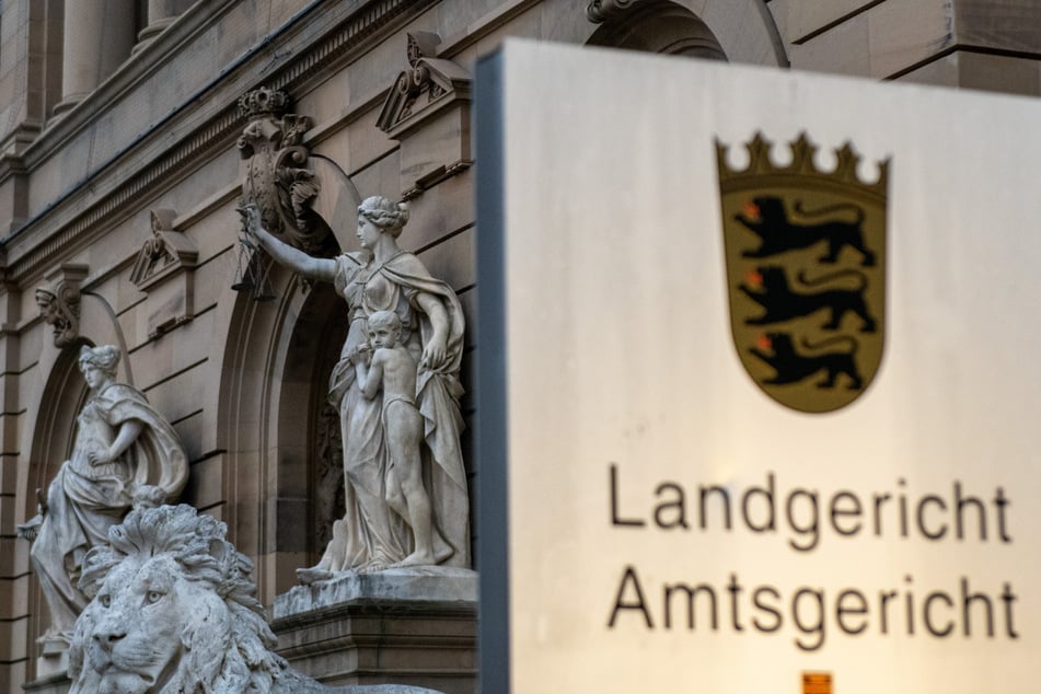 Der Prozess vor dem Gerichtsgebäude in Ulm dauert an. (Archivfoto)