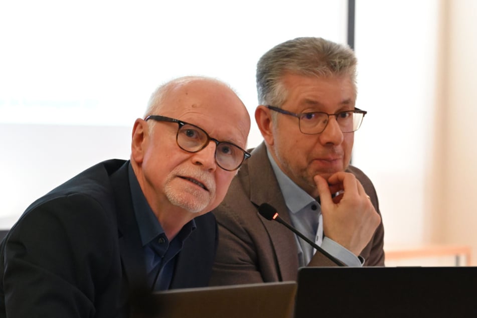 Die beiden Vorsitzenden des Chemnitzer Kreiswahlausschusses (v.l.): Reiner Hausding (63) und Ralph Burghart (55, CDU).