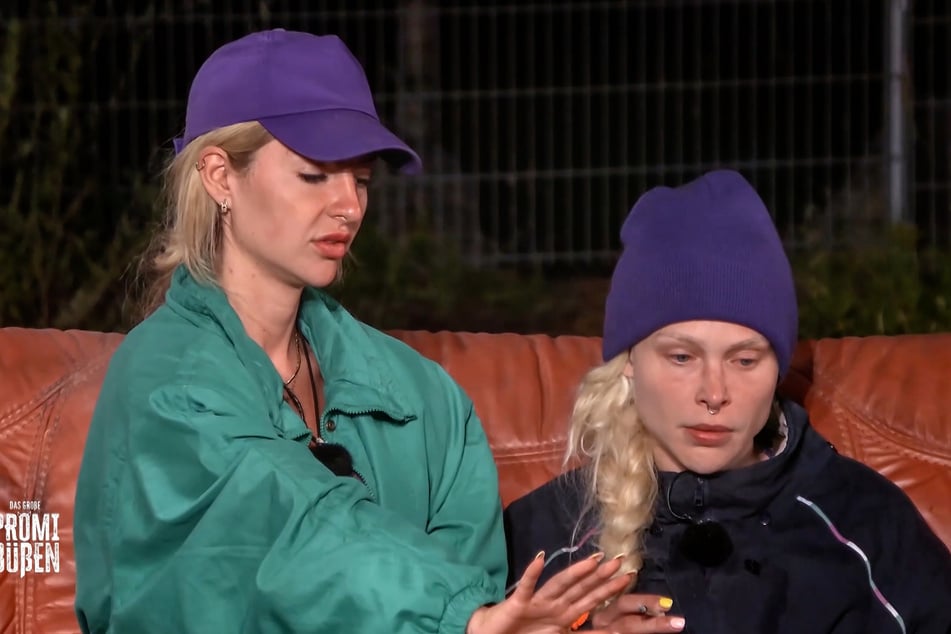 Emma Fernlund (24, l.) findet sein Benehmen gar nicht lustig.