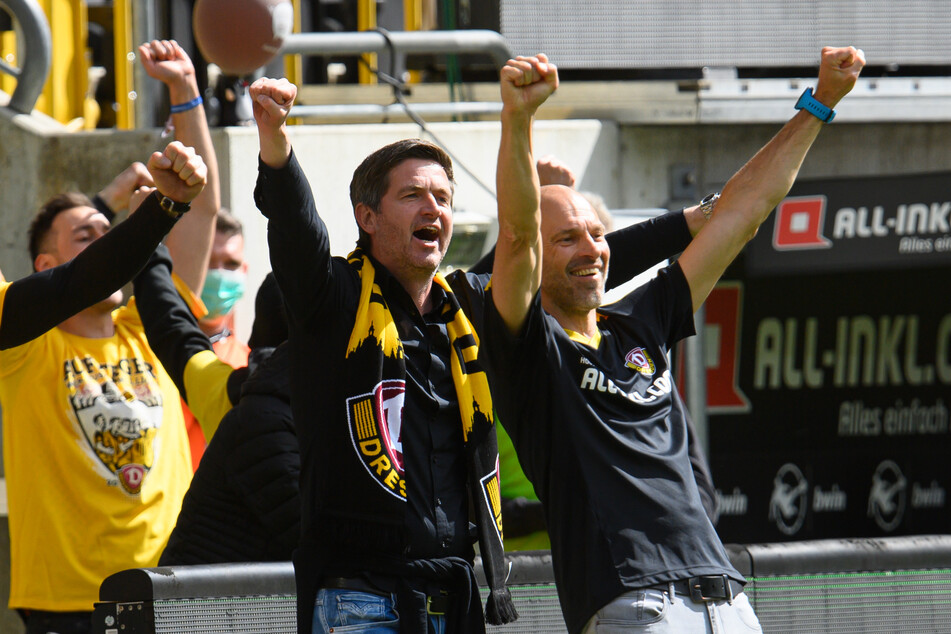 Dynamo-Sportgeschäftsführer Ralf Becker (50, M) freut sich nicht nur über den Aufstieg, sondern auch über die Verlängerung mit Local-Player Justin Löwe.