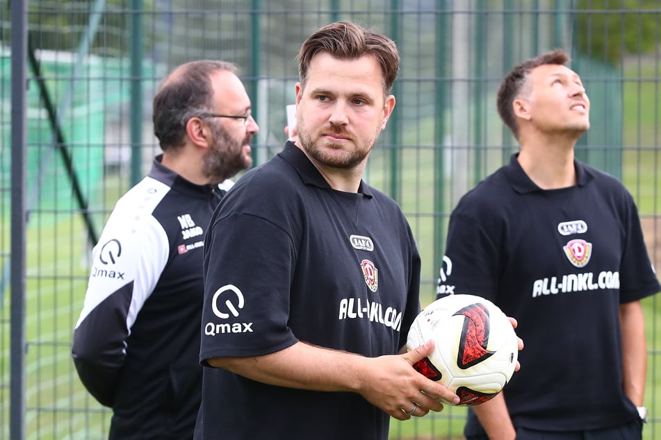 Immer am Ball: Stephan Engels (35, vorn) hat die Fußballplätze in Deutschland im Blick.