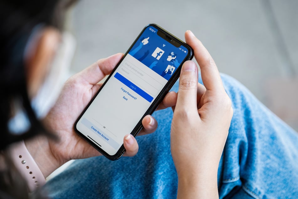 Auch auf Social-Media-Plattformen wie Facebook treiben die falschen Jobanbieter ihr Unwesen. (Symbolfoto)