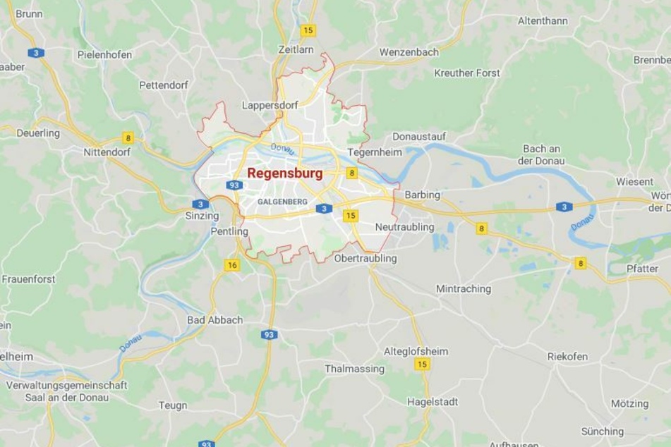 Beim Versuch, einen Streit in einer Asylbewerberunterkunft in Regensburg zu schlichten, ist ein Polizist angegriffen worden.