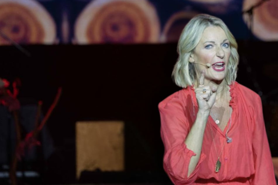 Von der Bühne in den Maserati: Monika Gruber erlebt skurrilen Polizeistopp im Luxus-Auto