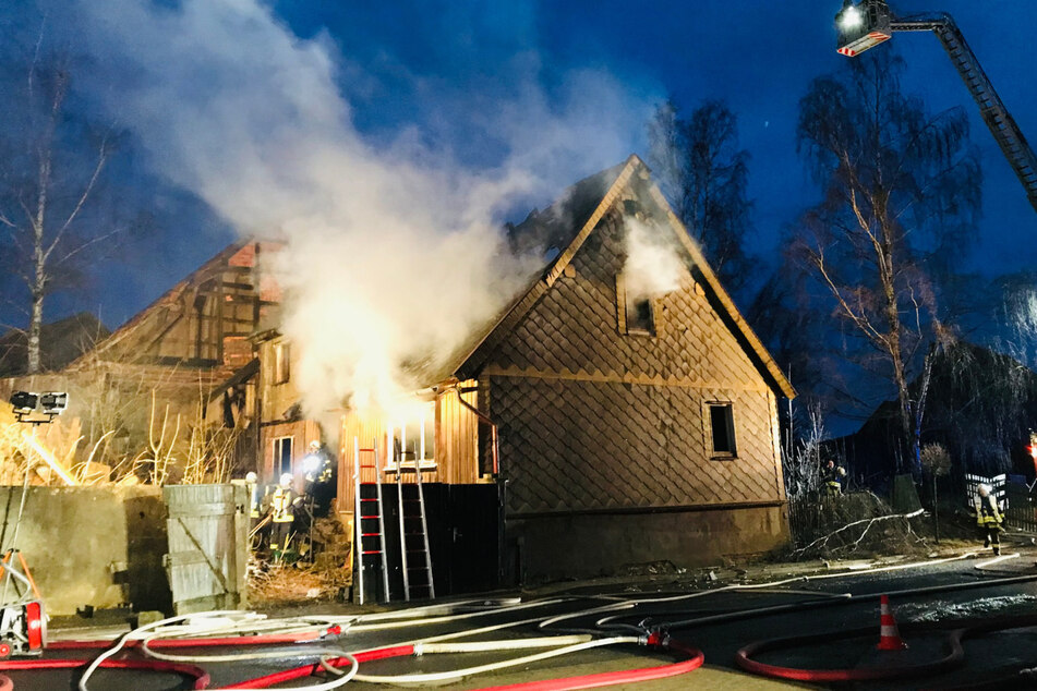 Am Sonntagabend stand ein Wohnhaus in Allrode in Flammen. Das Haus wurde komplett zerstört.