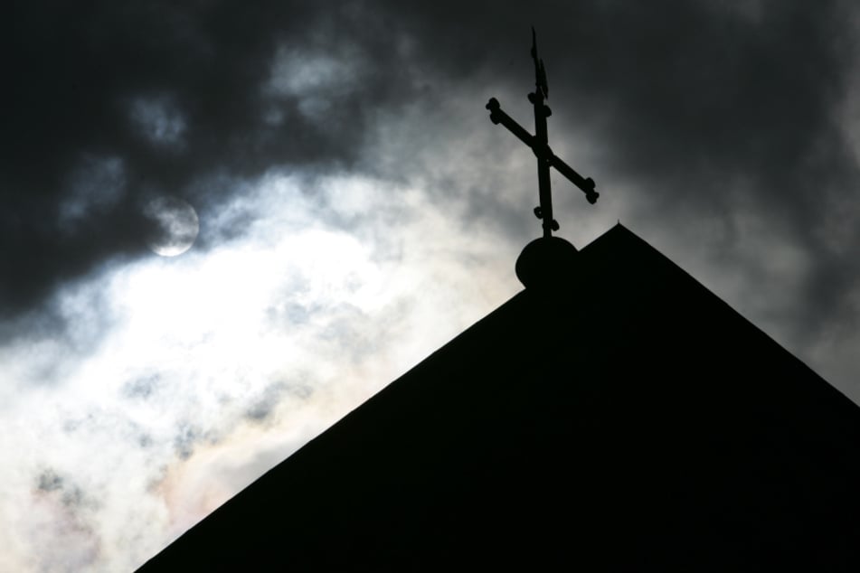 Die evangelische Kirche empfiehlt das Tragen einer FFP2-Maske bei der Messe. (Symbolbild)