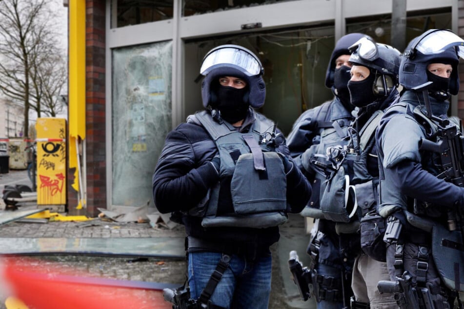 Razzia nach vermasselter "Geldautomaten"-Sprengung: Ermittler treffen voll ins Schwarze