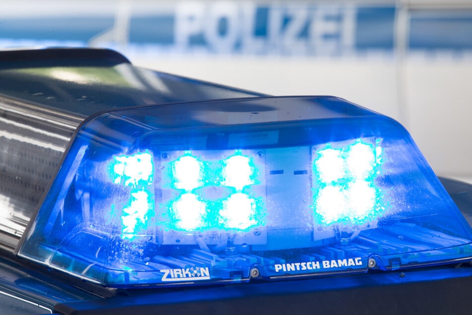 Die Polizei bittet die Bevölkerung bei der Suche nach dem zweiten Tatverdächtigen um Hilfe.