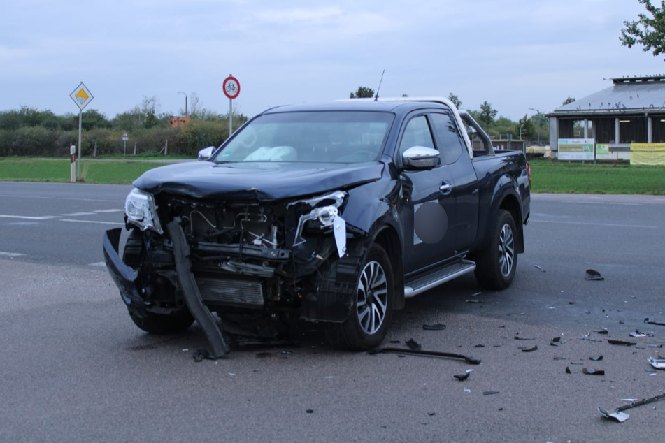 Der Pick-up war seitlich in einen Passat gefahren.