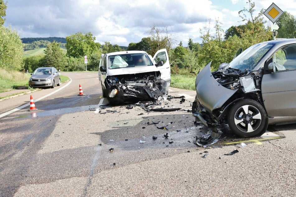 Frontalcrash bei Stuttgart: Smart-Fahrerin schwer verletzt