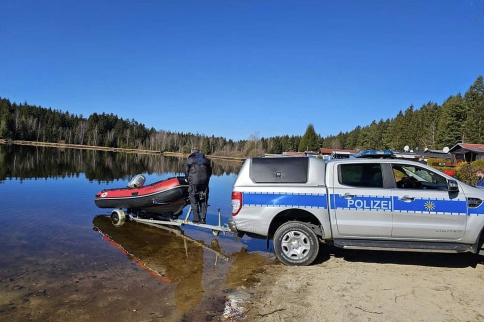Es folgten groß angelegte Suchaktionen - unter anderem wurde der Greifenbachstauweiher im Erzgebirge durchkämmt.