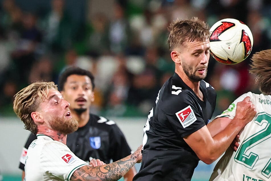 Gegen Greuther Fürth stand Torben Müsel (27, 2.v.r.) zum ersten Mal für den FCM in der Startelf.