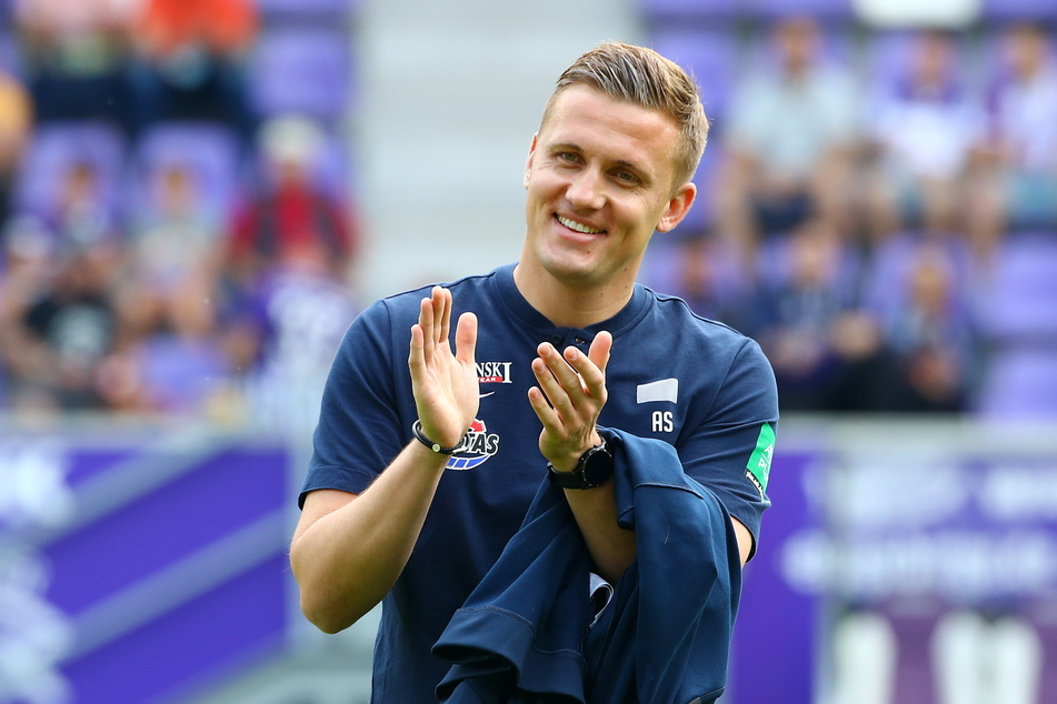So wollen ihn die Fans sehen: Aleksey Shpilveski strahlt. Aber dafür müssen Punkte her.