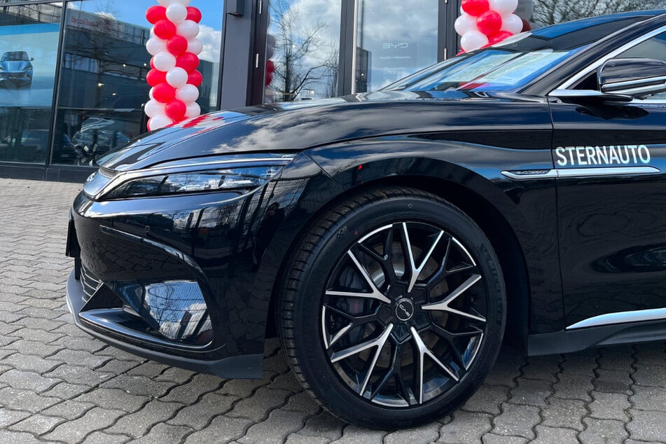 STERNAUTO ist einer von wenigen BYD-Exklusivpartner in Deutschland und hat viele sofort verfügbare Modelle günstig im Angebot.