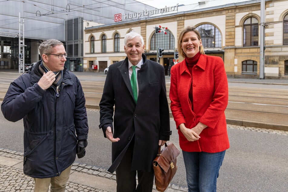 Sebastian Liebold (40), Bahnexperte Harald Rüdiger (67) und Alexa von Künsberg (45) arbeiten gemeinsam für einen durchgehend zweigleisigen Ausbau der Bahnstrecke nach Leipzig.